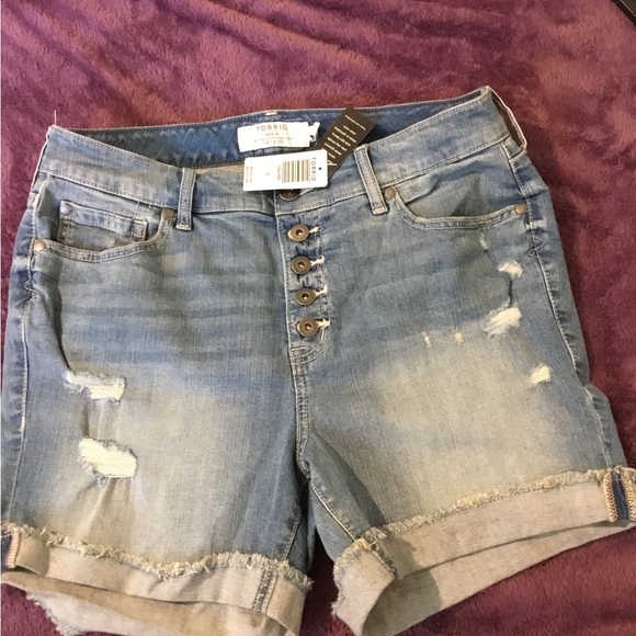 NWT Torrid Vintage High Rise Jean Shorts -Size 12 - Picture 3 of 11